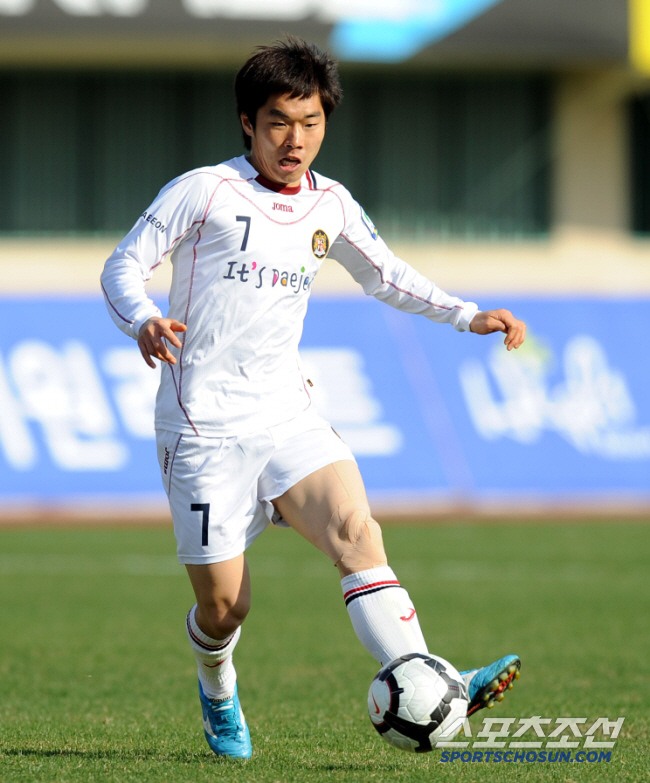 A good example of a K-League veteran Cheonan MF Kim Sung-joon 300 games glory, and an event to invite 30 soccer fans to the home game on the 21st with fans