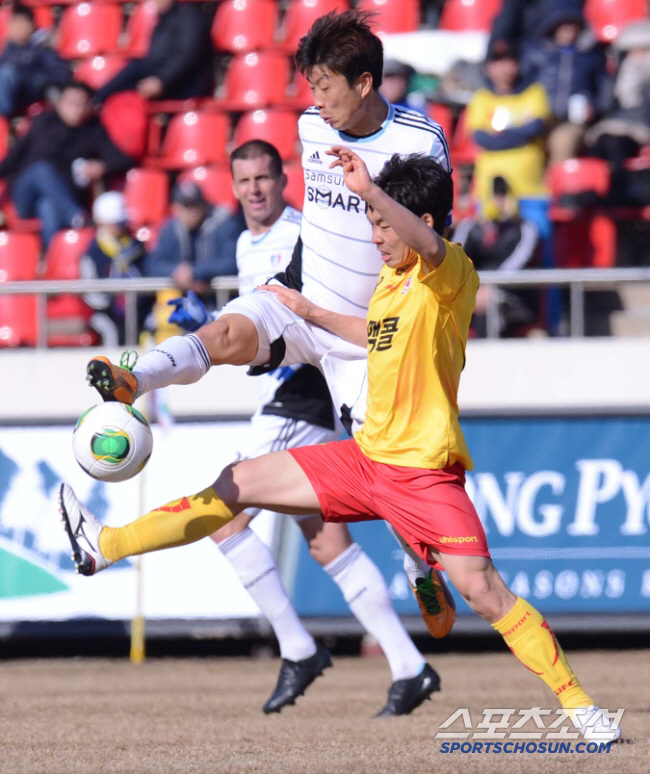 A good example of a K-League veteran Cheonan MF Kim Sung-joon 300 games glory, and an event to invite 30 soccer fans to the home game on the 21st with fans