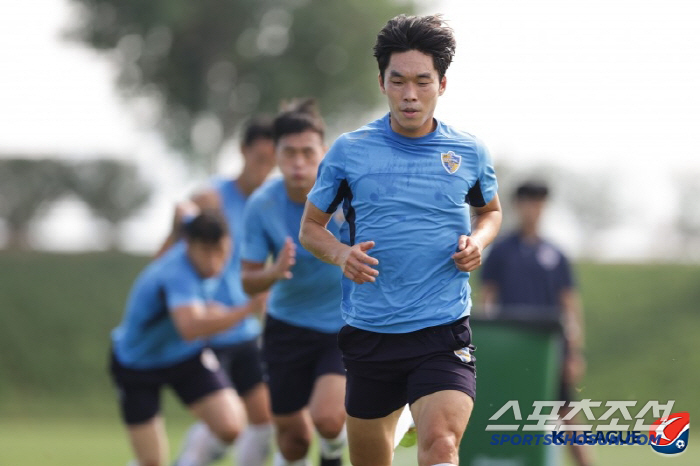 A good example of a K-League veteran Cheonan MF Kim Sung-joon 300 games glory, and an event to invite 30 soccer fans to the home game on the 21st with fans