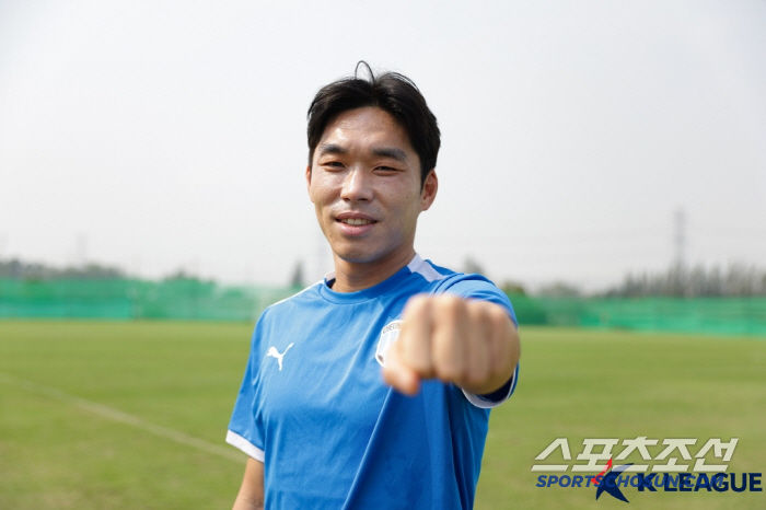 A good example of a K-League veteran Cheonan MF Kim Sung-joon 300 games glory, and an event to invite 30 soccer fans to the home game on the 21st with fans