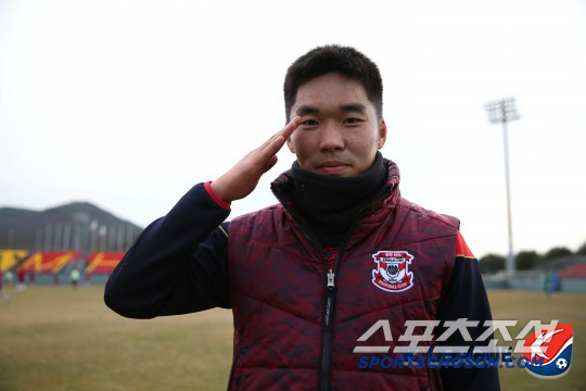 A good example of a K-League veteran Cheonan MF Kim Sung-joon 300 games glory, and an event to invite 30 soccer fans to the home game on the 21st with fans