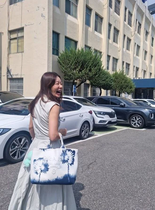 I have someone to scold me...1 trillion won in sales, Ahn Sun-young, what's wrong with the police station all of a sudden? 
