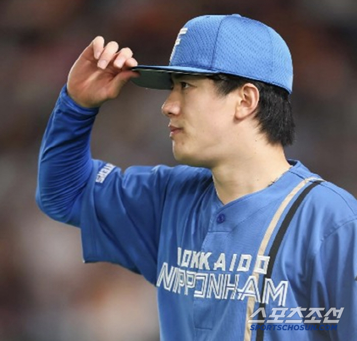 I think I can't sleep today because I'm angry. I missed it in front of a no-hitter, but ERA 1.15 was ranked first, and the 76th designated pitcher among 77 rookies four years ago turned the tables
