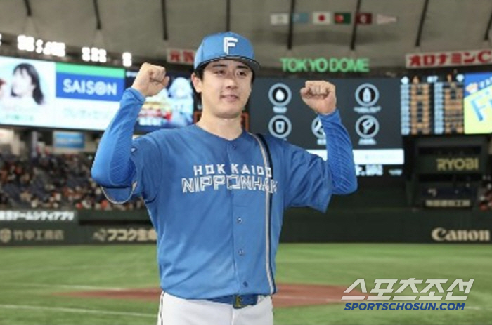 I think I can't sleep today because I'm angry. I missed it in front of a no-hitter, but ERA 1.15 was ranked first, and the 76th designated pitcher among 77 rookies four years ago turned the tables