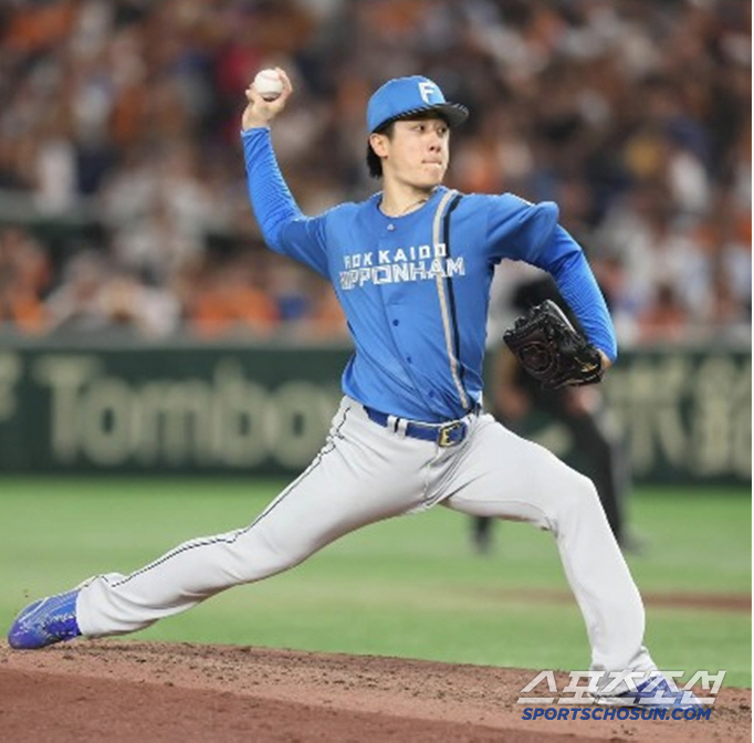 I think I can't sleep today because I'm angry. I missed it in front of a no-hitter, but ERA 1.15 was ranked first, and the 76th designated pitcher among 77 rookies four years ago turned the tables