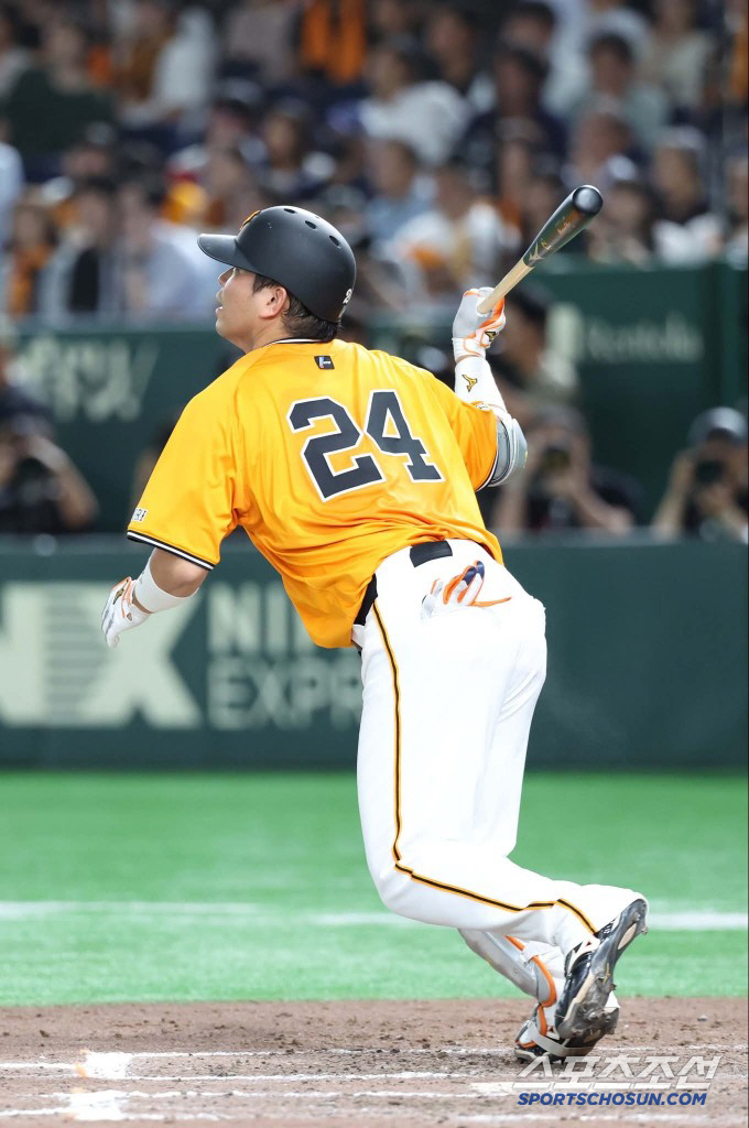 I think I can't sleep today because I'm angry. I missed it in front of a no-hitter, but ERA 1.15 was ranked first, and the 76th designated pitcher among 77 rookies four years ago turned the tables