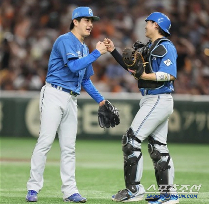 I think I can't sleep today because I'm angry. I missed it in front of a no-hitter, but ERA 1.15 was ranked first, and the 76th designated pitcher among 77 rookies four years ago turned the tables