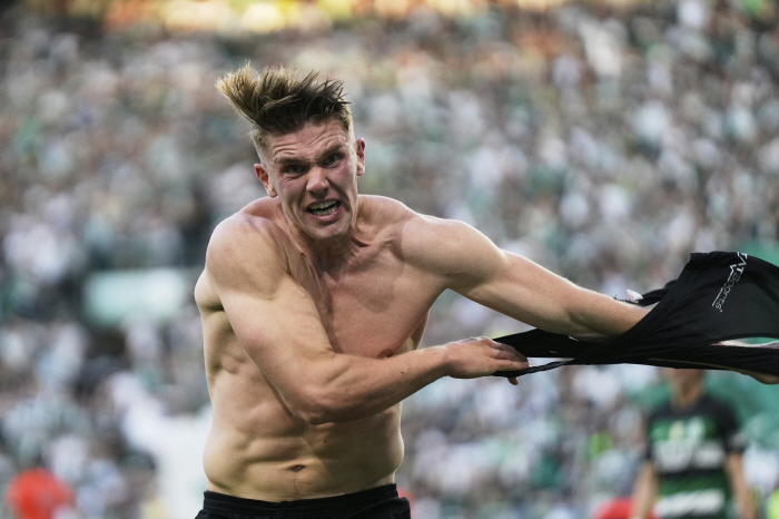 I want to go to Arsenal! Man Utd set their sights on £80m striker to turn down €250,000 a week offer