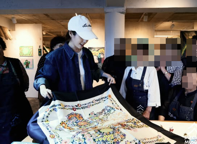 IU kept her promise...A luxury gift directly to Jeju Grandma. 