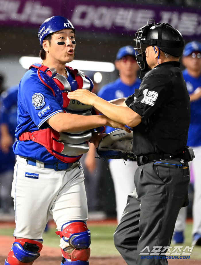 Kang Min-ho, what is the reason for the sudden violent protest toward the first base?