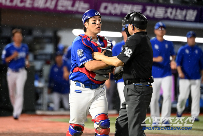 Kang Min-ho, what is the reason for the sudden violent protest toward the first base?