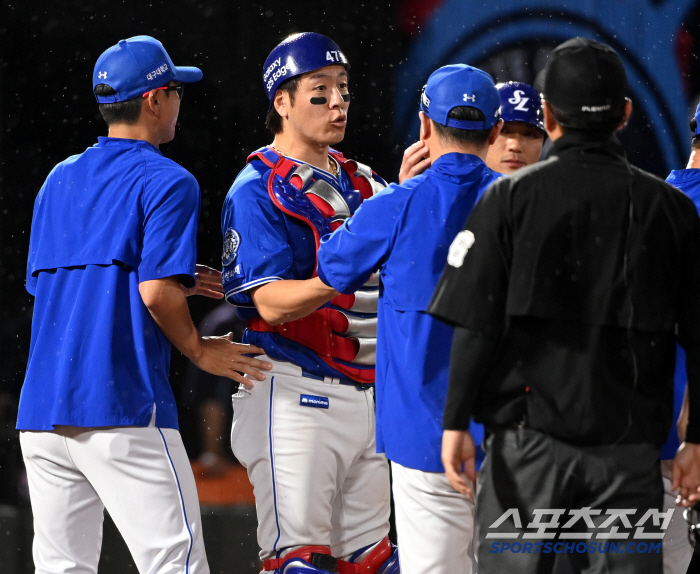 Kang Min-ho, what is the reason for the sudden violent protest toward the first base?