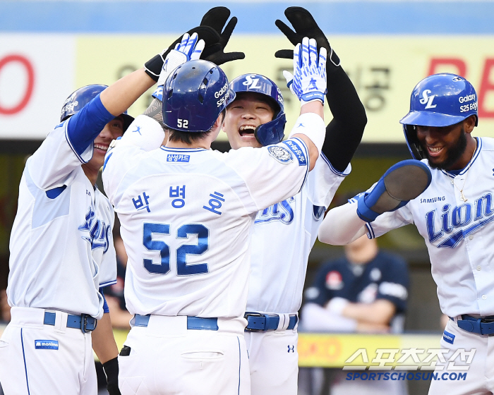 Kang Min-ho, who scolded Park Byung-ho for hitting the bases loaded, is this situation of 'reading the scriptures to the ears'?