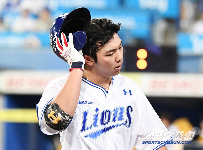 Kim Young-woong, a young slugger with 28 home runs, hit 0.184 in June this year, without wings...The head coach can't stand it anymore. 