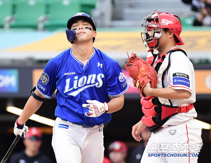 Kim Young-woong, a young slugger with 28 home runs, hit 0.184 in June this year, without wings...The head coach can't stand it anymore. 