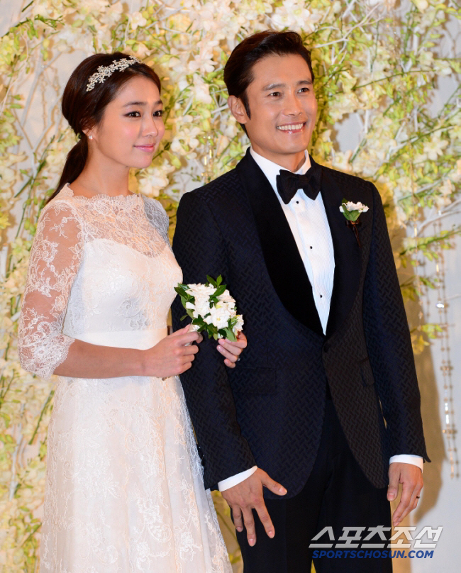 Lee Min-jung and ♥ Lee Byung-hun's life in the war begins like this from the first night of marriage