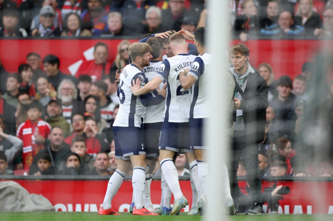  Son Heung-min is absent, why did he make an accident in Manchester United's away game? Some fans' homosexuality slogans and Tottenham fined 140 million won