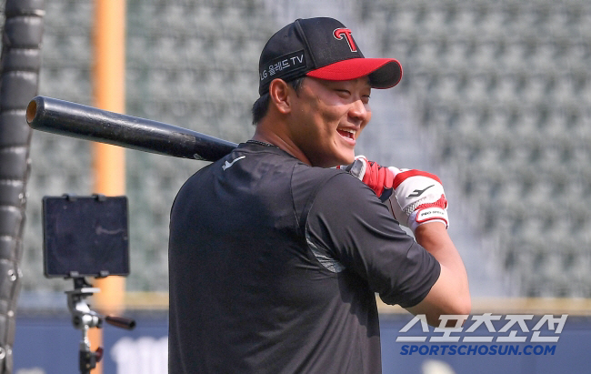 Should we wait for 8 years and bear fruit? The combined batting average of 0.415  38 home runs → The dignity of the same-year big guns duo who lead the KBO to the most consecutive wins 