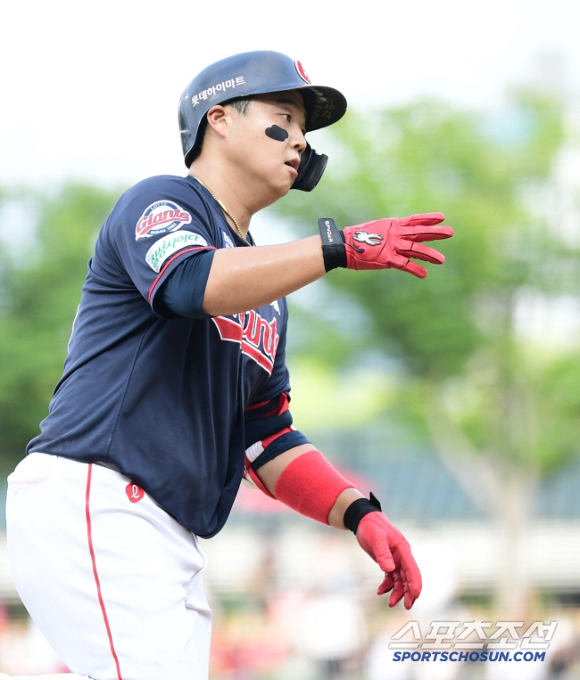 Should we wait for 8 years and bear fruit? The combined batting average of 0.415  38 home runs → The dignity of the same-year big guns duo who lead the KBO to the most consecutive wins 