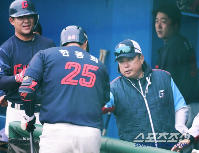 Should we wait for 8 years and bear fruit? The combined batting average of 0.415  38 home runs → The dignity of the same-year big guns duo who lead the KBO to the most consecutive wins 