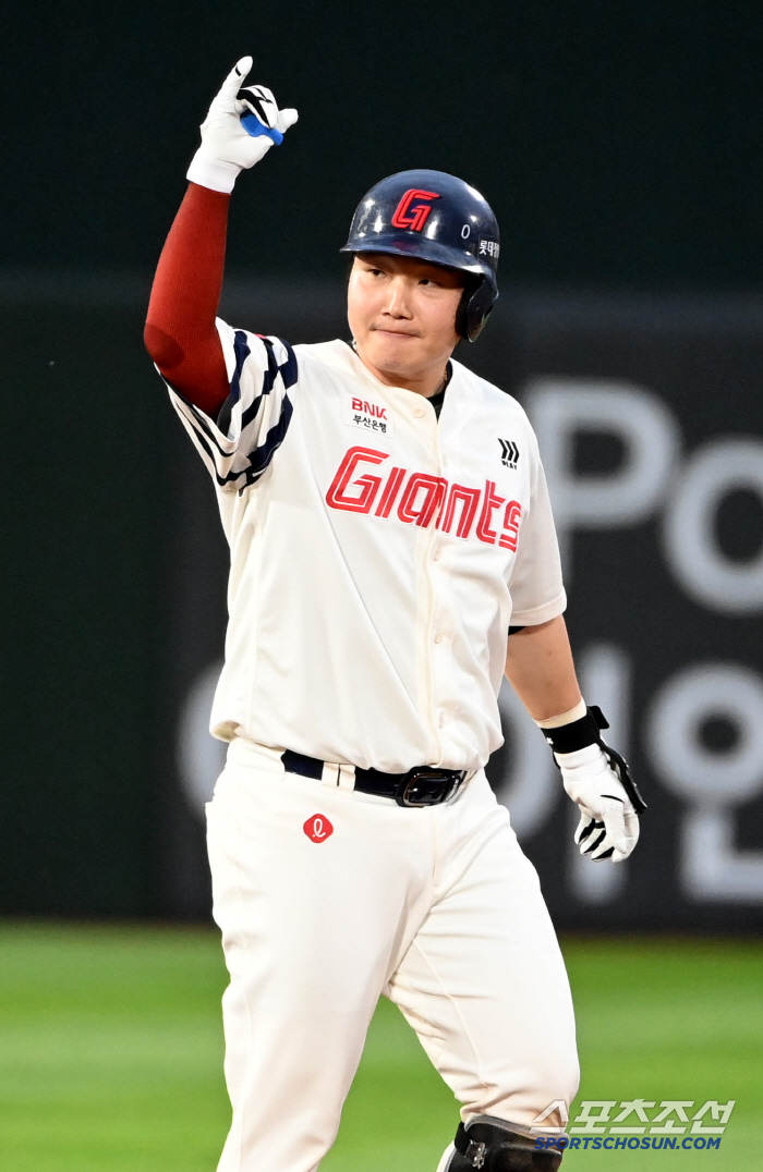 What a waste! A new record! Jung Chul-won X Kim Won-joong 3 consecutive wins...Information-geun final hit  Jung Hoon's net shot Lotte has won three consecutive games...Samsung's defense obstruction in heavy rain 