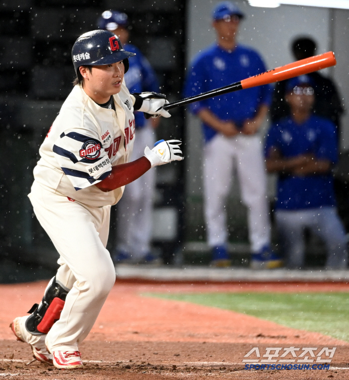 What a waste! A new record! Jung Chul-won X Kim Won-joong 3 consecutive wins...Information-geun final hit Jung Hoon's net shot Lotte has won three consecutive games...Samsung's defense obstruction in heavy rain