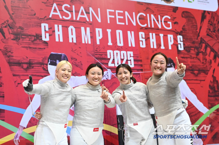 3527 → 4445 Silver Fencing Korea, a one-point upset loss by 女 Sabdo.a team sweep of four events