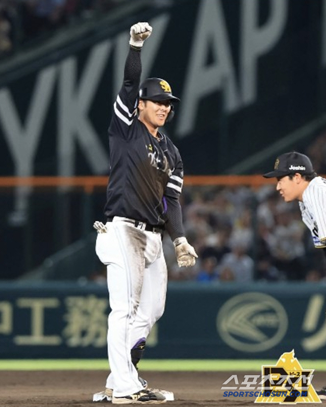 After losing eight games in 10 games, he is still in first place, but he is still in the top position