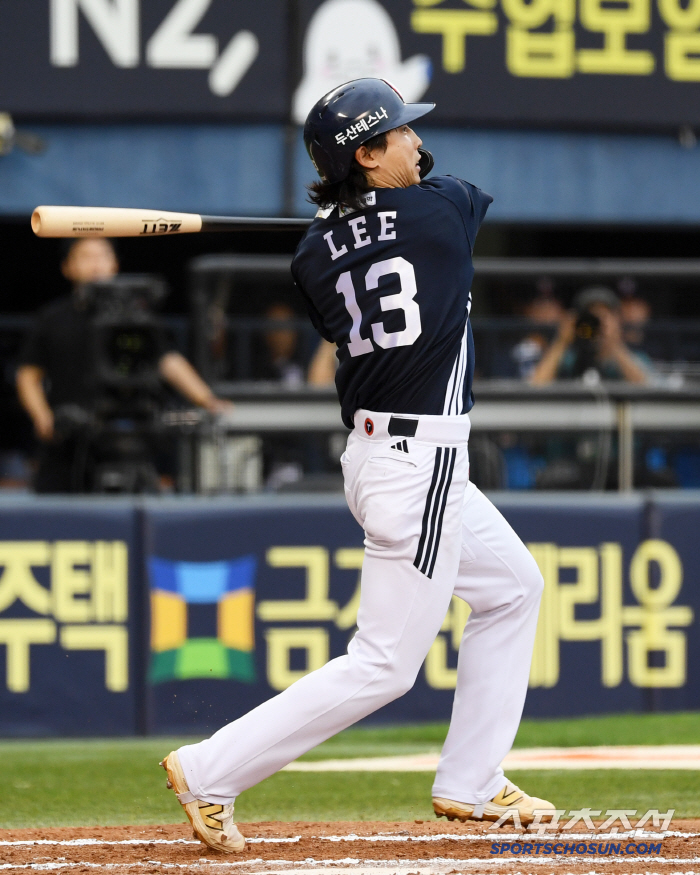 Catastrophe caused by the base cover miss. LG, a painful upset loss, is now in danger of second place. Doosan's 6-5 come-from-behind victory, defending its one-roof rival's pride