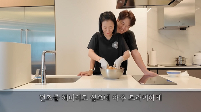 Do Kyung-wan wants the third one ♥ Jang Yoon-jung is so uncomfortable with touching (Paint TV)