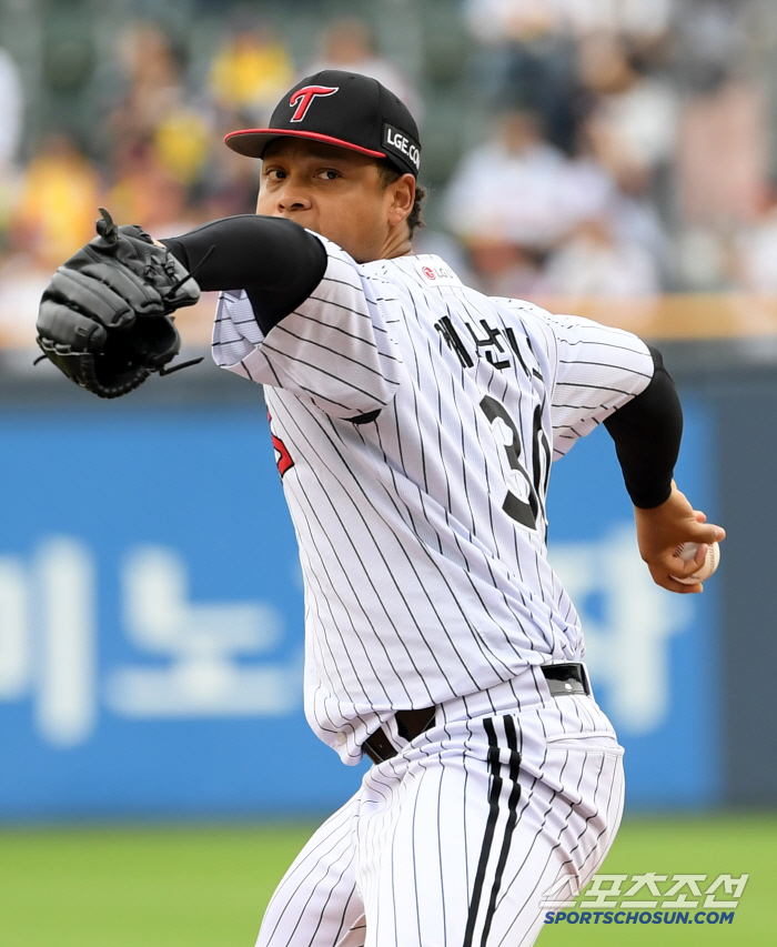Headshot exit failed to make atonement. Park Dong-won's three-run come-from-behind shot went up in smoke. Hernandez's early steel plate for four runs in four innings 