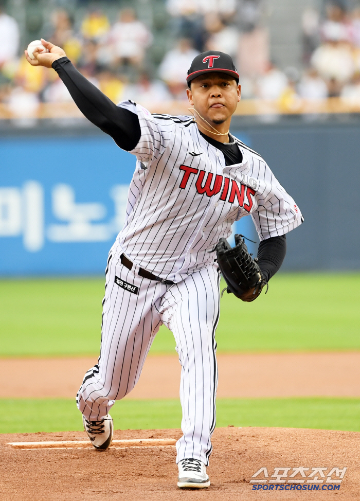 Headshot exit failed to make atonement. Park Dong-won's three-run come-from-behind shot went up in smoke. Hernandez's early steel plate for four runs in four innings 