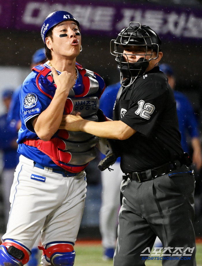 Kang Min-ho, who's outraged right away. What's wrong? The first-ever catcher first base trial Venkle broke out...The club is also at a loss. 