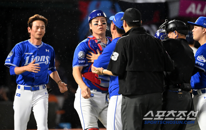 Kang Min-ho, who's outraged right away. What's wrong? The first-ever catcher first base trial Venkle broke out...The club is also at a loss. 