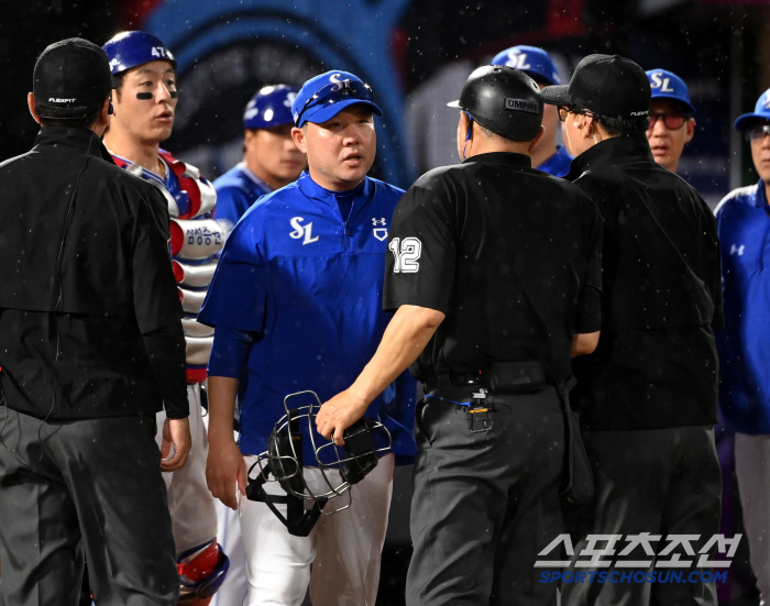 Kang Min-ho, who's outraged right away. What's wrong? The first-ever catcher first base trial Venkle broke out...The club is also at a loss. 
