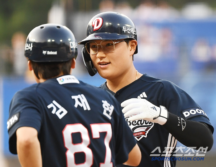 Left, right, left, right, left, right, zigzag, Doosan's six left-handed hitters. Will Hernandez wake up
