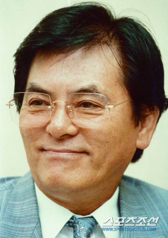 Nam-cheol's death, the 12th anniversary of the death of a man in a man's tears as he is at a loss as to how to live and become a big star in comedy