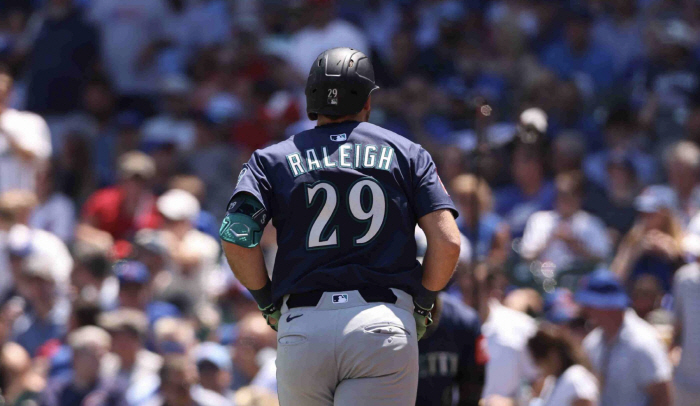 Raleigh, 2829 guns go off! He will break the pace of 63 home runs this season, breaking the 2022 jersey, surpassing the number of catchers in the first half of the season