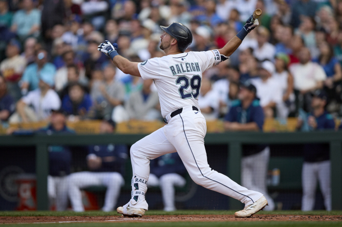 Raleigh, 2829 guns go off! He will break the pace of 63 home runs this season, breaking the 2022 jersey, surpassing the number of catchers in the first half of the season