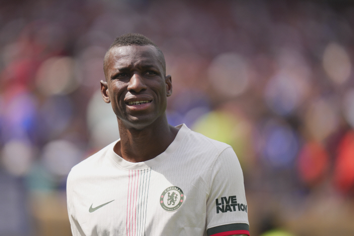 A stupid mistake, I don't know what's in my head. Legend's public criticism of Jackson left in four minutes. Chelsea lost 13 games to Flamengo