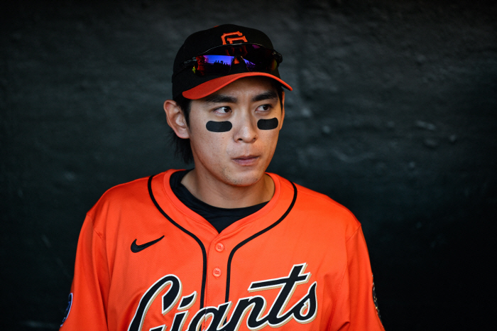 This time, I put it in No. 5, but it's silent again, batting order journeyman Lee Jung-hoo 3G consecutive hitless 0.255SF57BOS