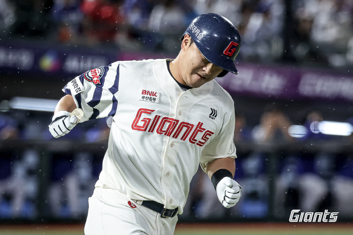 Was it a home run or a revenge for hitting the buttocks? A 38-year-old veteran started in 451 days in left field…Bad taste rain 