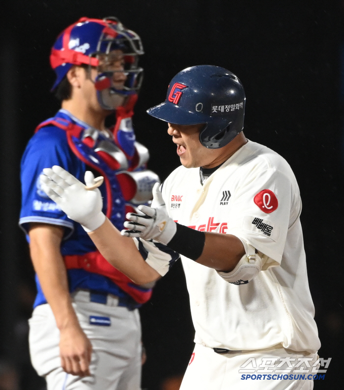 Was it a home run or a revenge for hitting the buttocks? A 38-year-old veteran started in 451 days in left field…Bad taste rain 