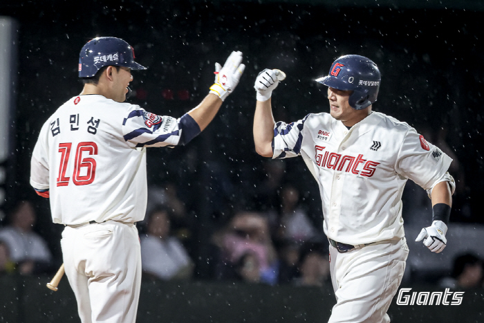 Was it a home run or a revenge for hitting the buttocks? A 38-year-old veteran started in 451 days in left field…Bad taste rain 