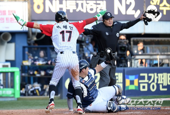 Are you coming in here? Twin Park challenged Bejung Jung-jung's shoulder → I was going to play the RBI gift to Austin unconditionally
