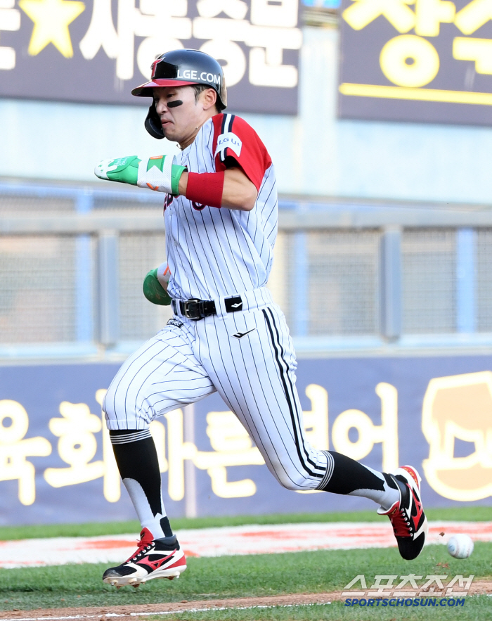 Are you coming in here? Twin Park challenged Bejung Jung-jung's shoulder → I was going to play the RBI gift to Austin unconditionally