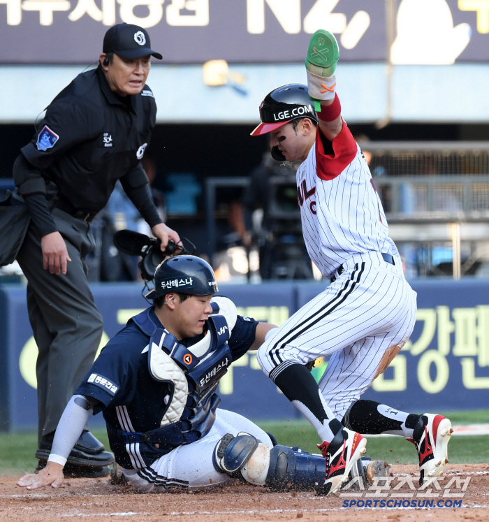 Are you coming in here? Twin Park challenged Bejung Jung-jung's shoulder → I was going to play the RBI gift to Austin unconditionally