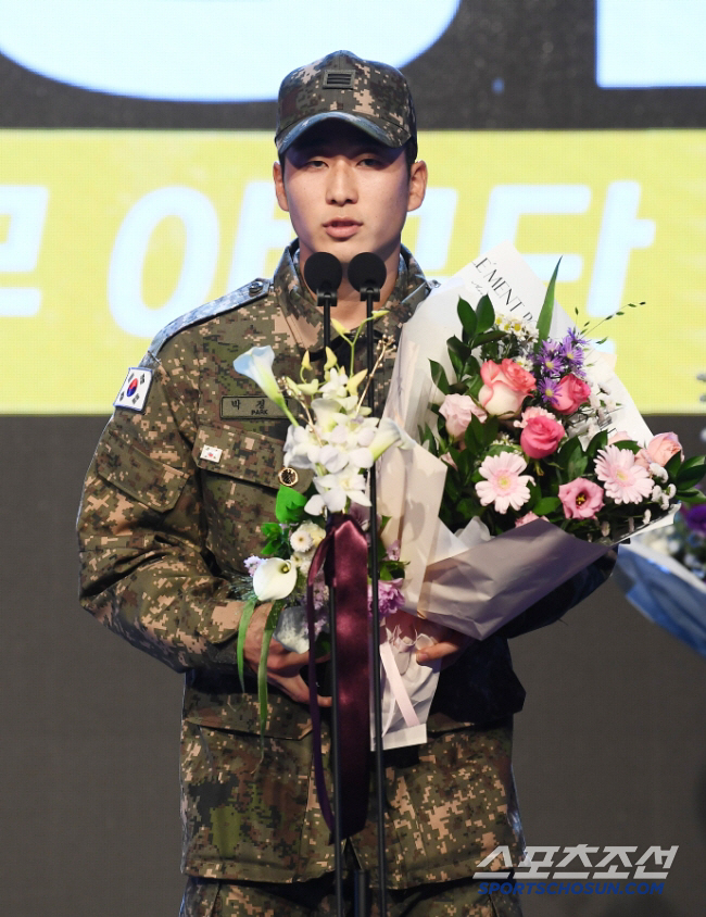Baseball is not easy...The expected player mentioned directly by veteran Baek Jeon-won, joining the first team → Why Futures?