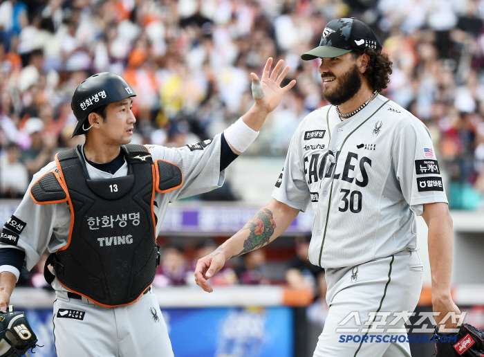 Did you complain to the referee vs. You're getting ready. Do you want me to throw it?Misunderstanding created by Peach Clock → Bench Clearing Occurred