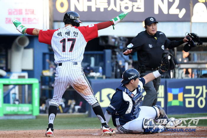 Doosan's defense self-destructed by Megatwinspo! LG, Song Seung-gi, 8 wins and 15 hits, 135 complete wins!
